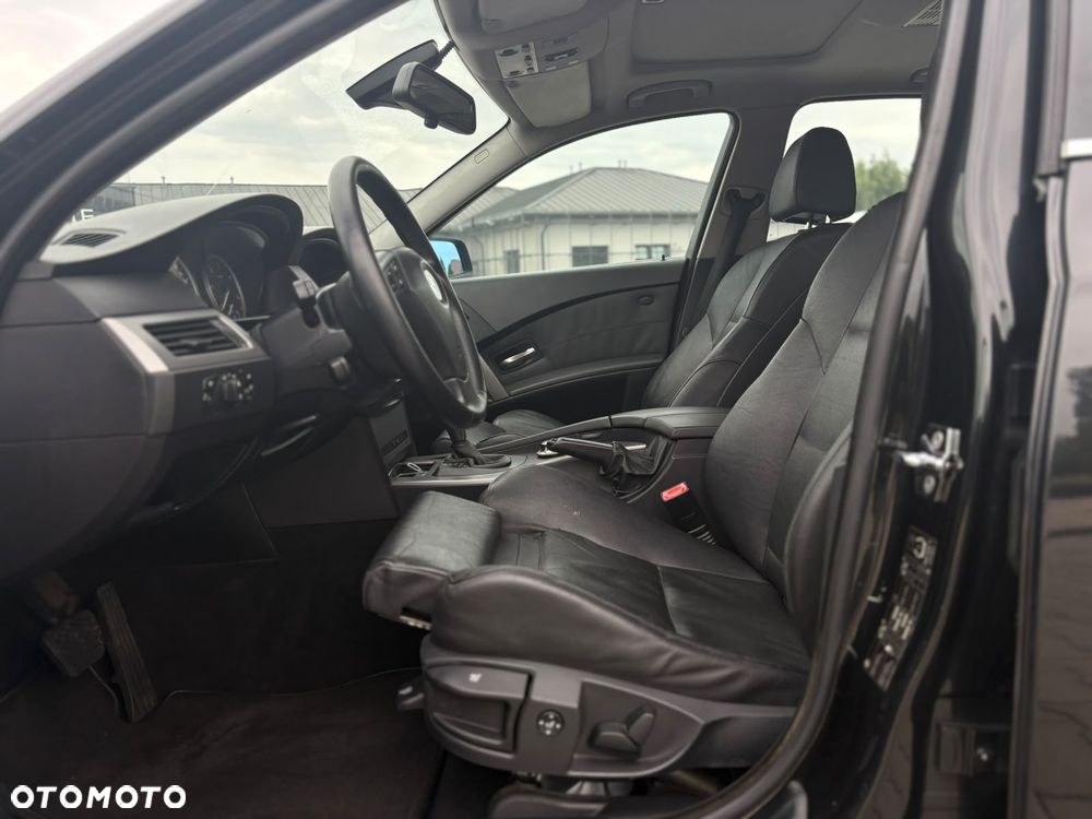 BMW Seria 5 525d - 33