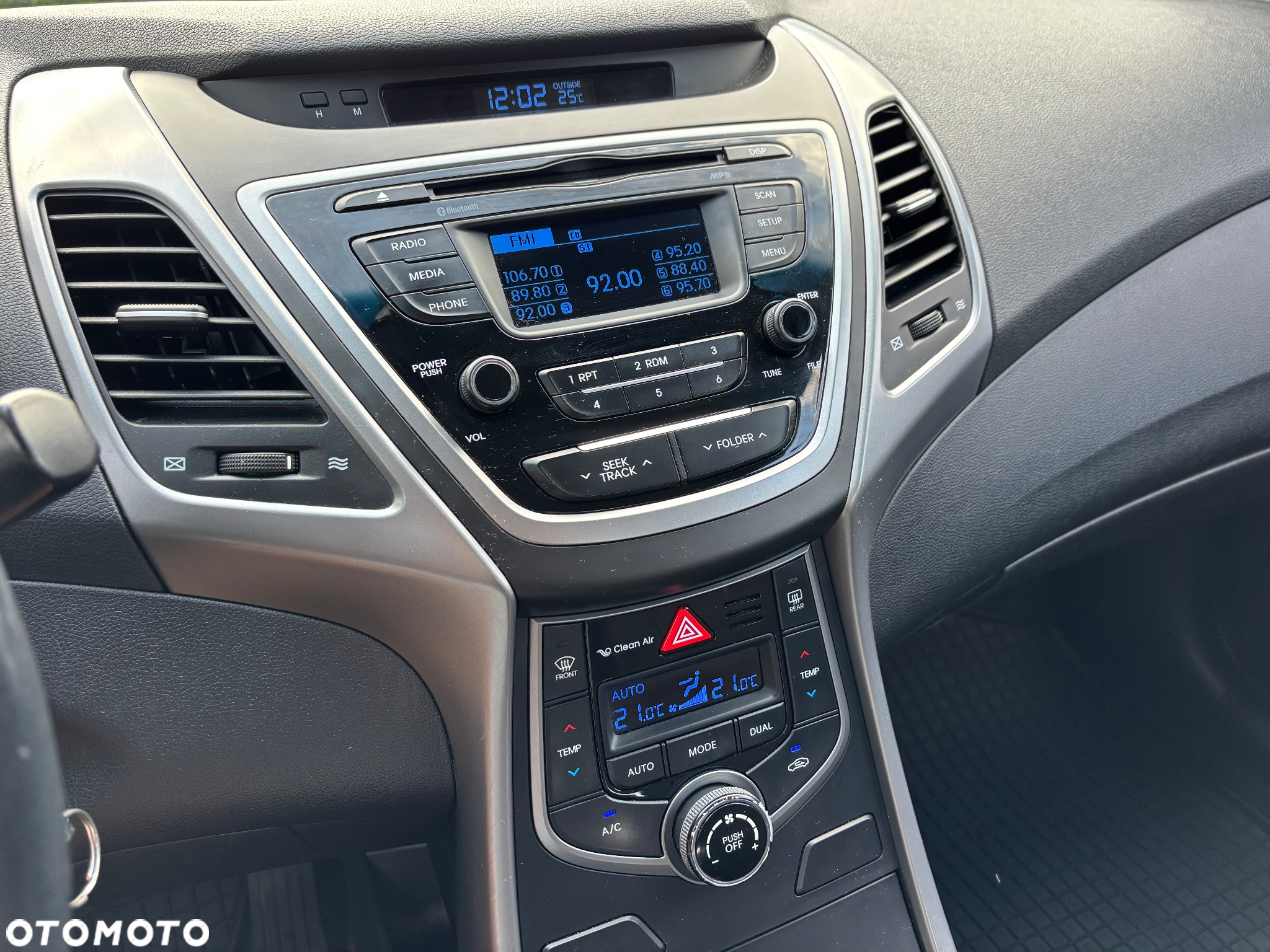 Hyundai Elantra 1.6 Comfort - 26