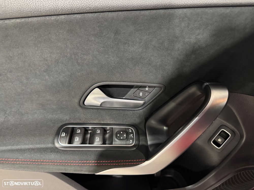 Mercedes-Benz A 250 e AMG Line - 29