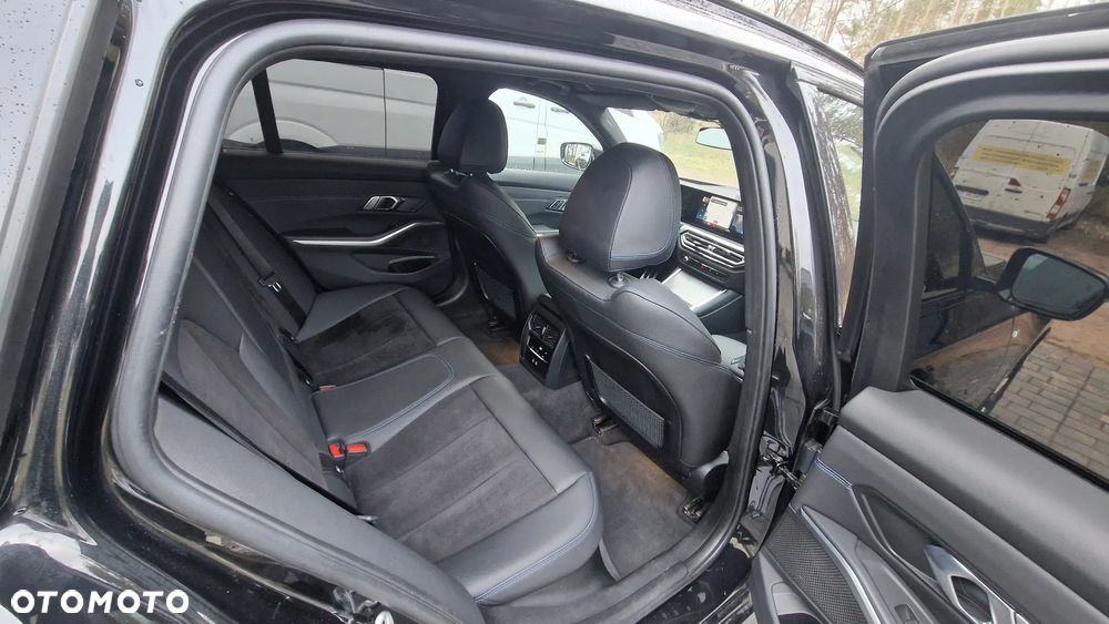 BMW Seria 3 320d Edition M Sport Shadow - 27