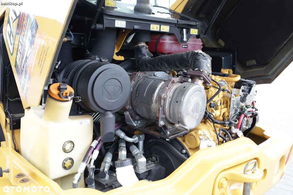 Caterpillar CAT 906M - 36