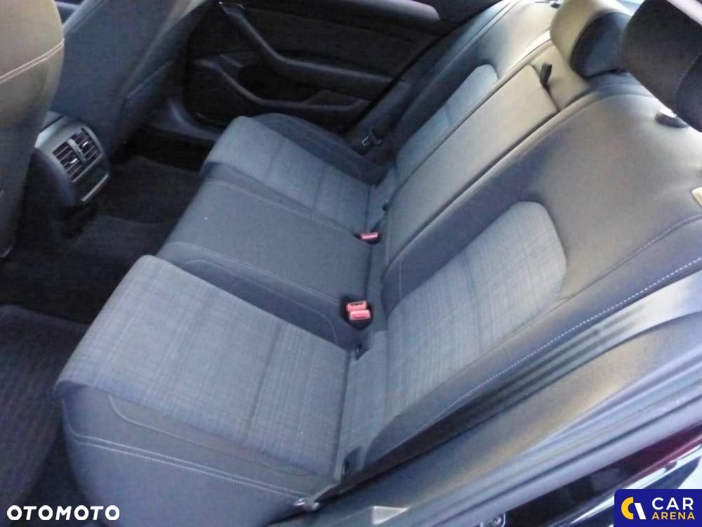 Volkswagen Passat - 33