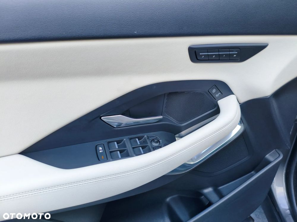 Jaguar E-Pace 2.0 i4D AWD R-Dynamic - 27