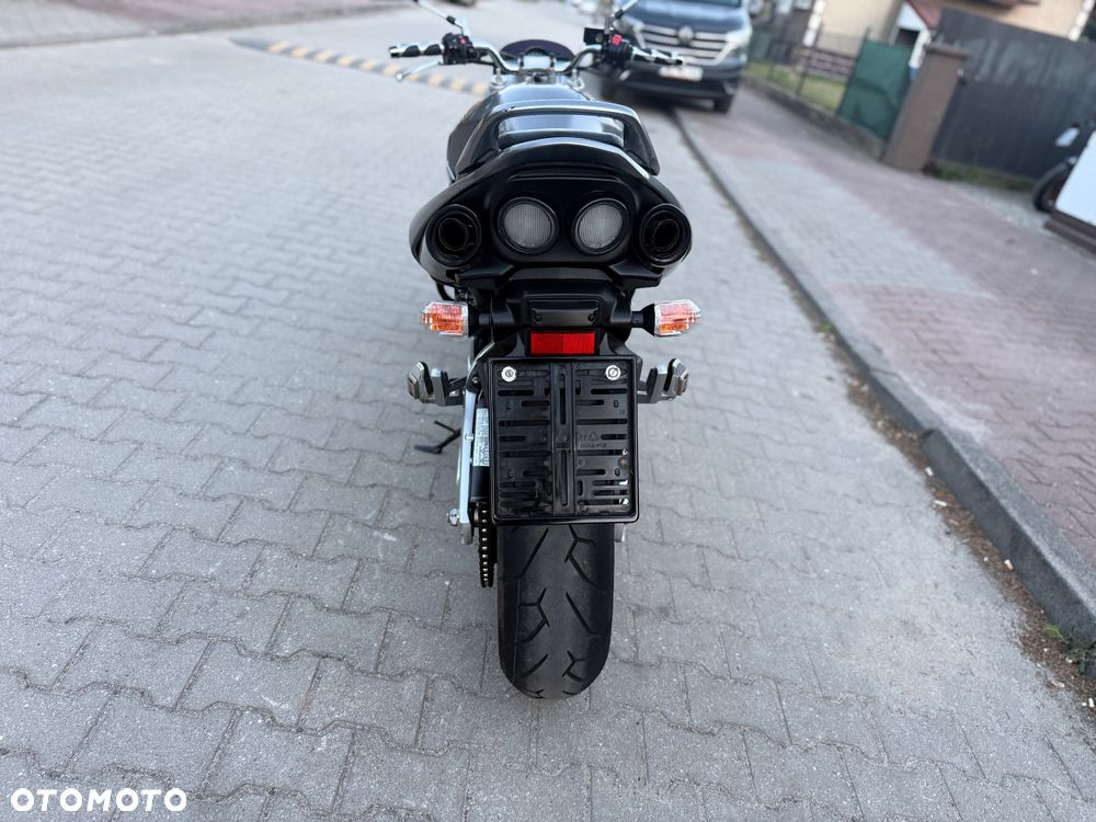 Suzuki GSR - 13