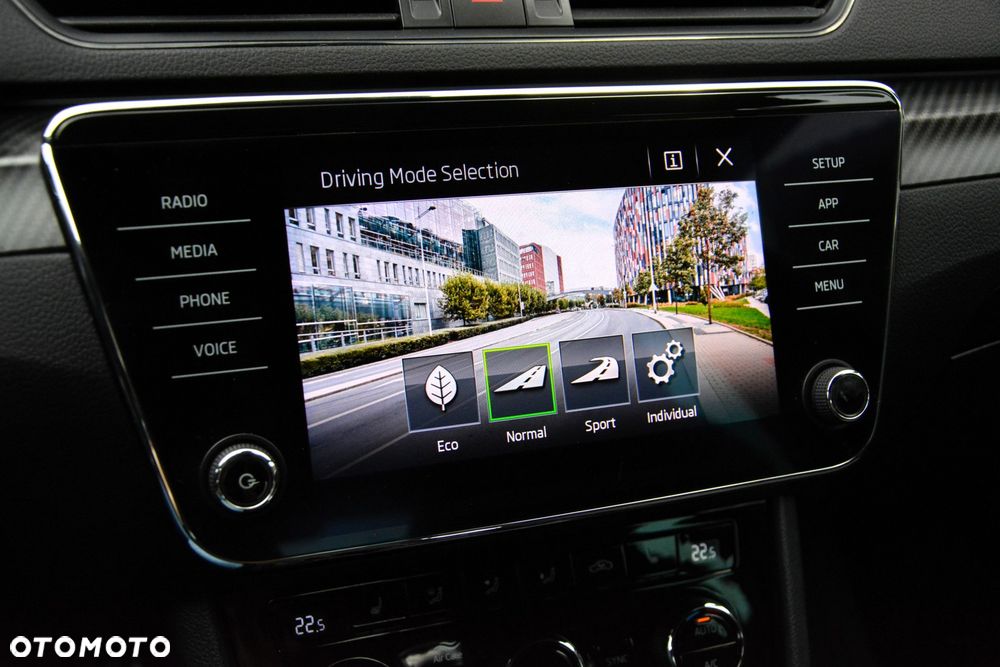 Skoda Superb 2.0 TDI SCR Sportline DSG - 34