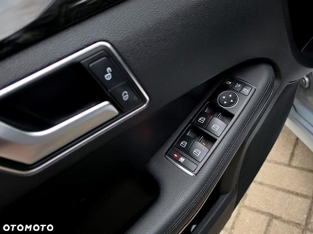 Mercedes-Benz Klasa E 300 BlueTEC HYBRID Avantgarde - 25