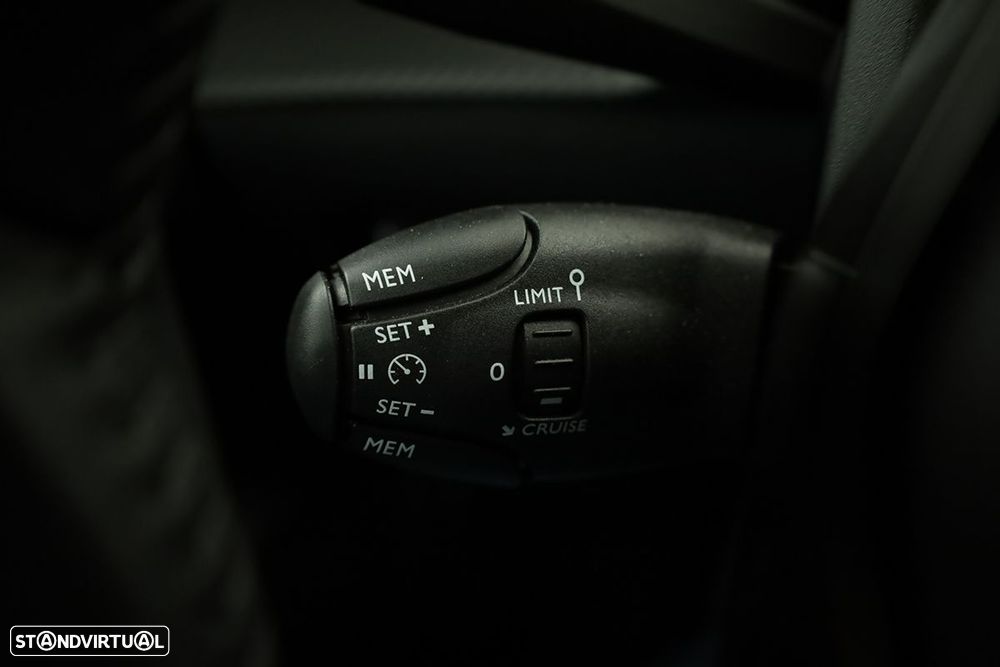 Peugeot 2008 1.2 Allure - 17
