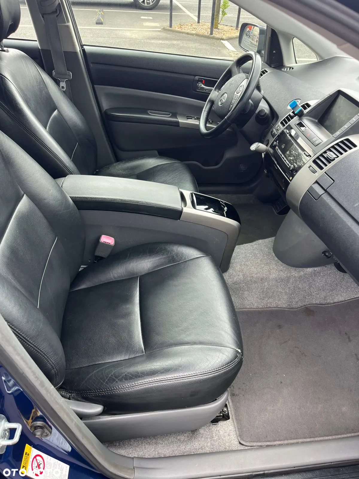 Toyota Prius (Hybrid) - 11