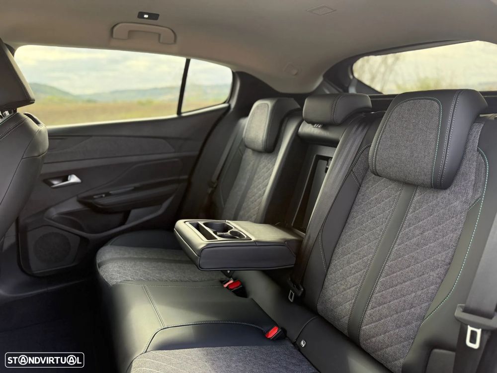 Peugeot 408 1.2 PureTech Allure EAT8 - 9