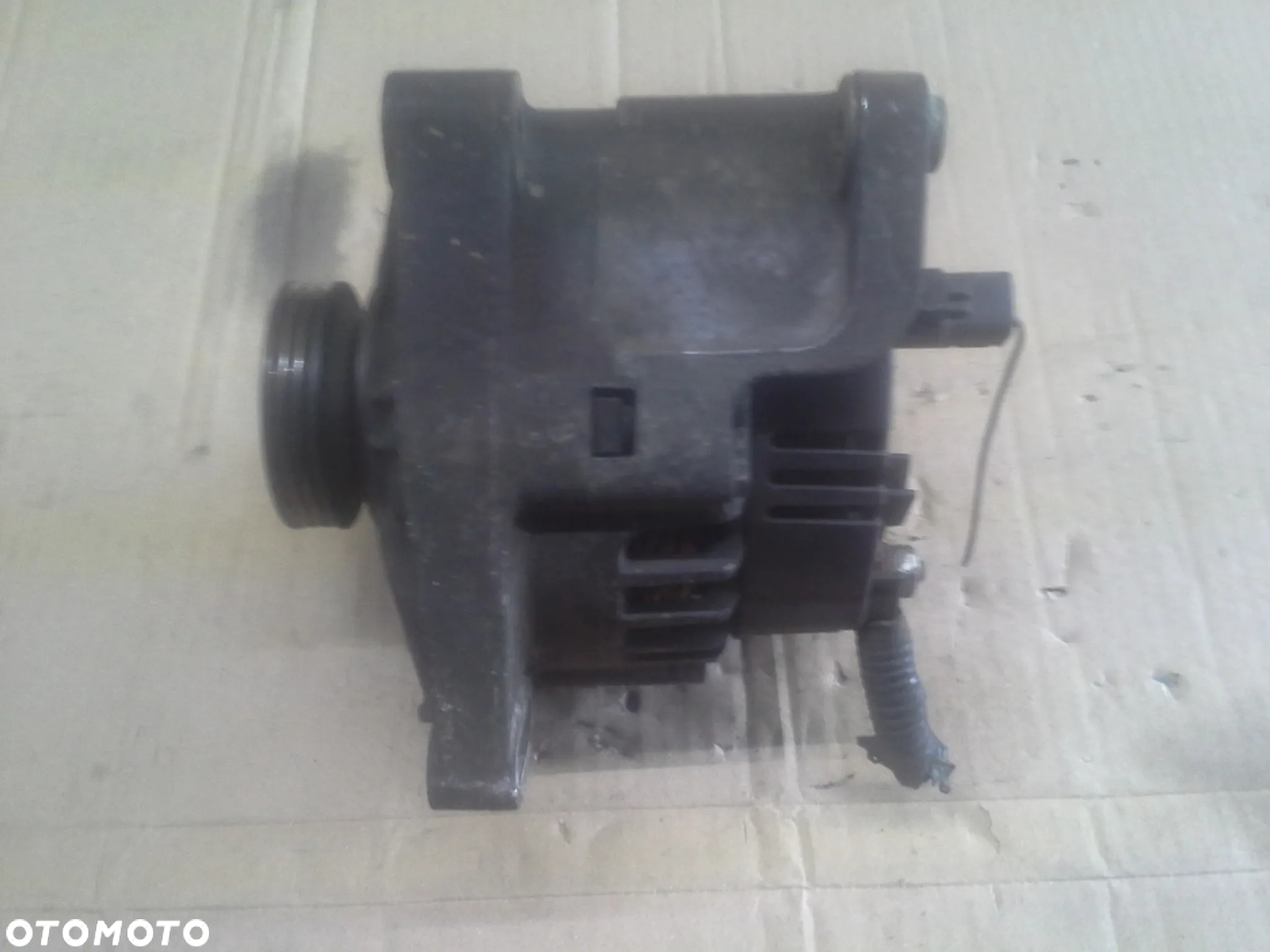 Renault Clio Kangoo Thalia 1.2 16V alternator Valeo 95A  7700437090  SG9B035  25424220 - 6