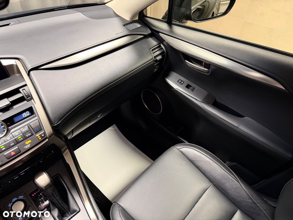 Lexus NX 300h Comfort AWD - 24