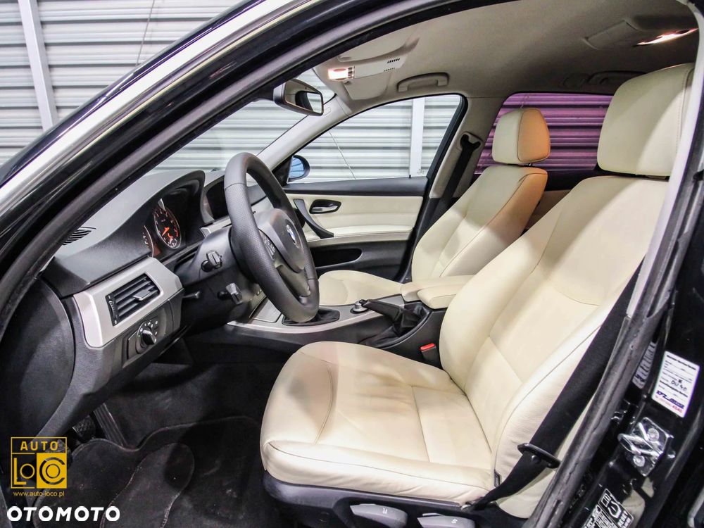 BMW Seria 3 325xi - 11