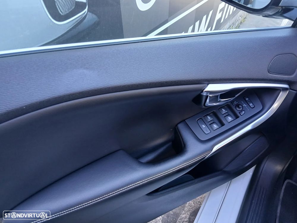 Volvo V40 1.6 D2 R-Design - 32