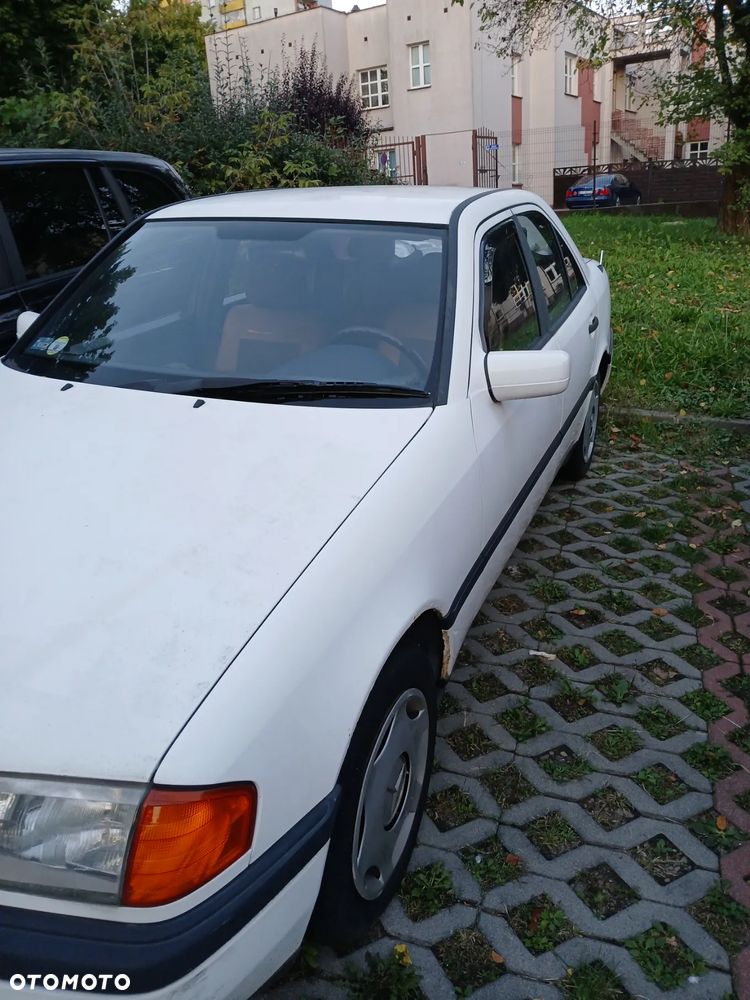 Mercedes-Benz Klasa C 200 Classic - 1