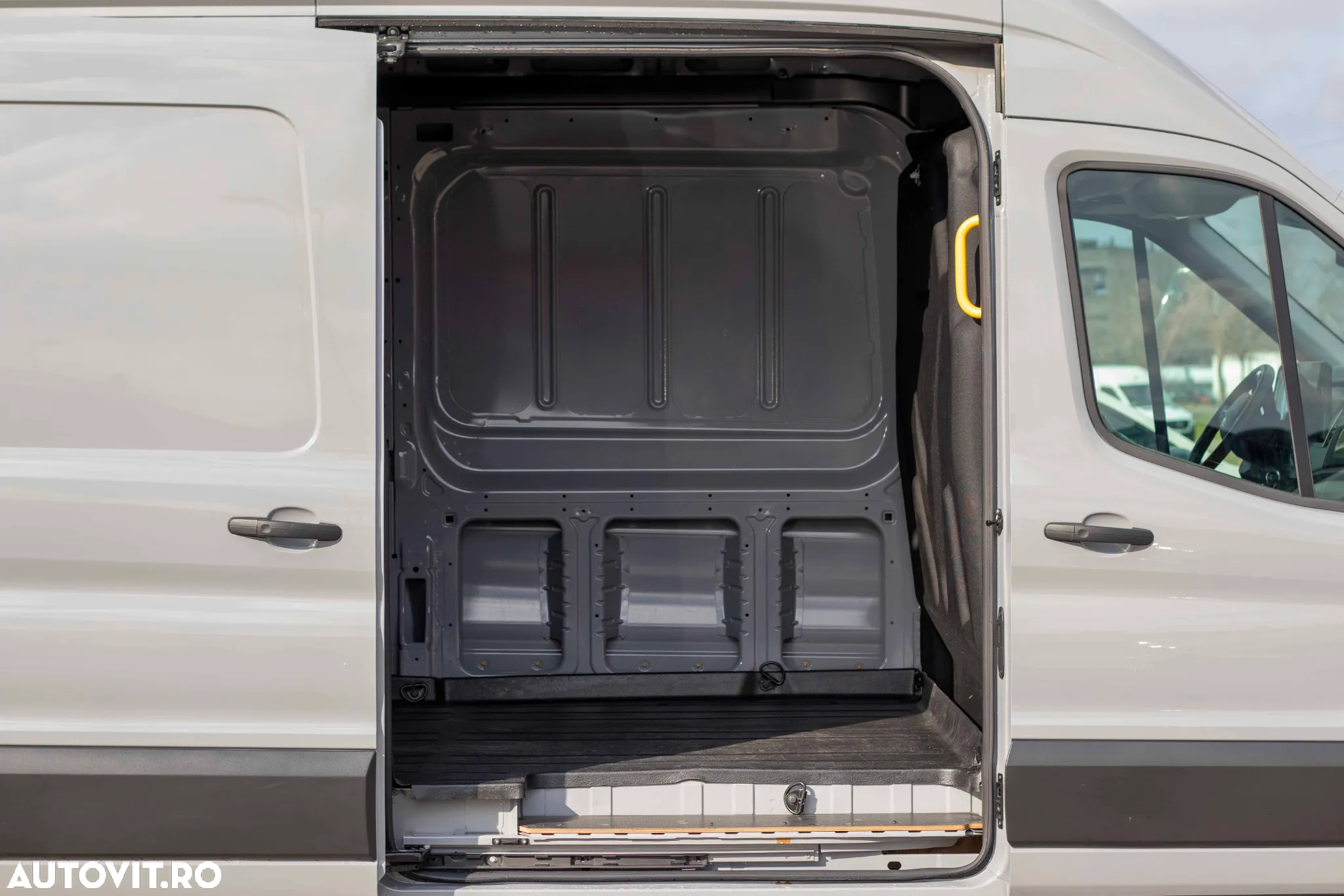 Ford E-Transit - 11