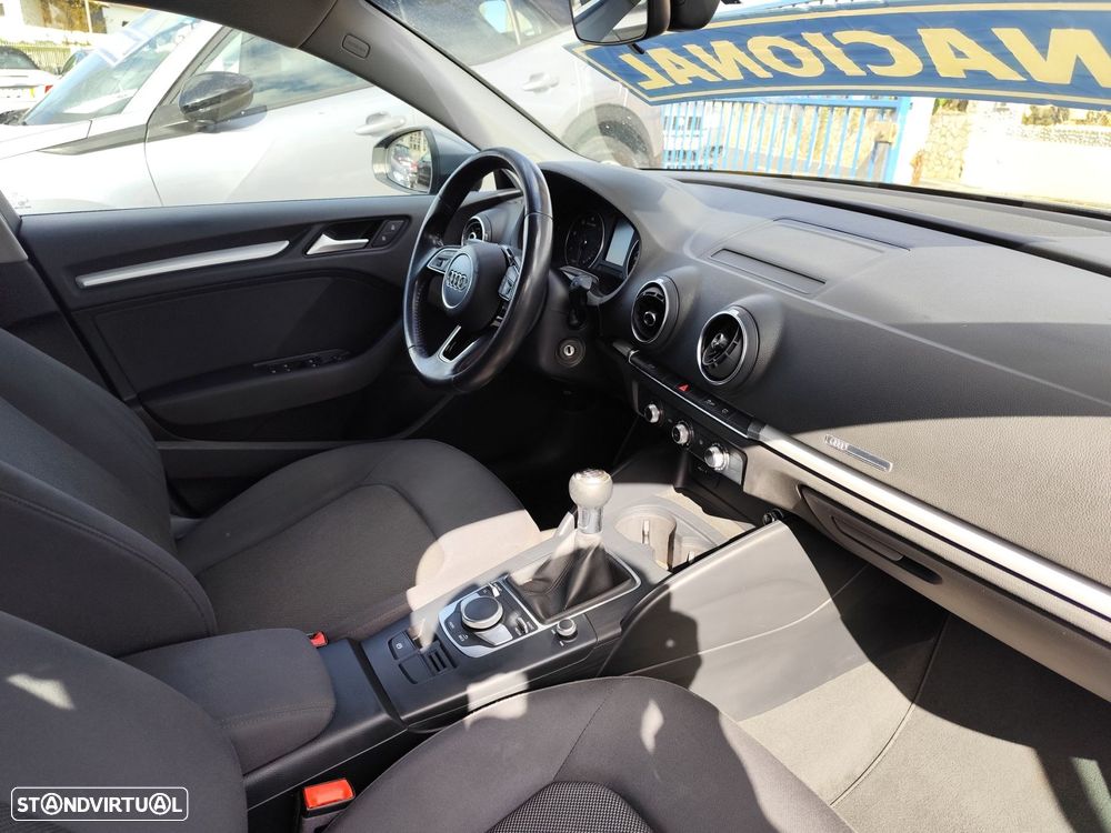 Audi A3 Sportback 30 TDI Design - 20