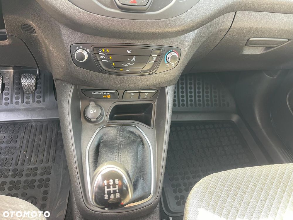 Ford E-Tourneo Courier - 13