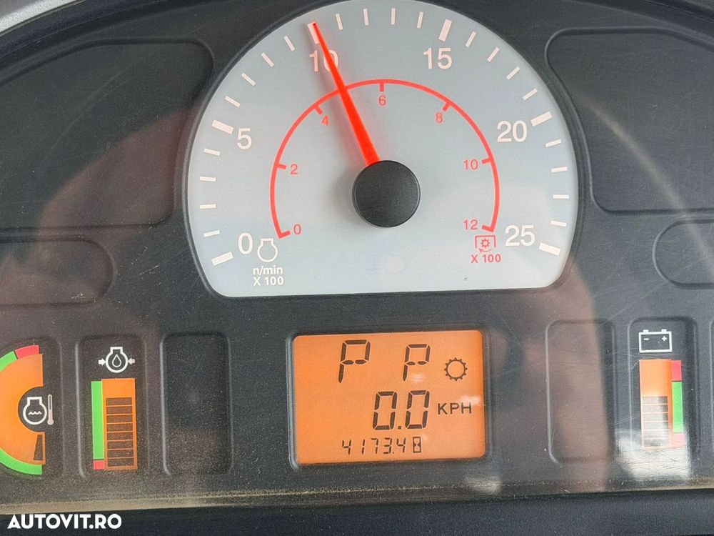 Challenger MT765C Tractor pe Senile - 9