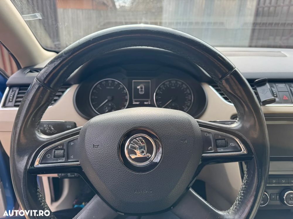 Skoda Octavia 2.0 TDI STYLE DSG - 13