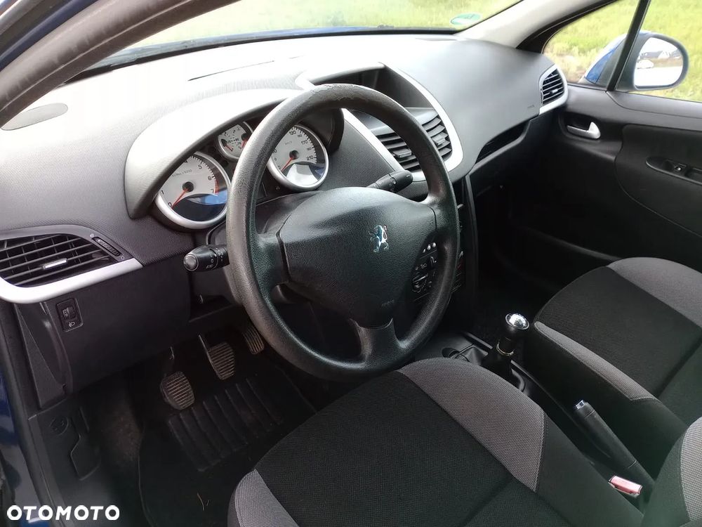 Peugeot 207 - 15