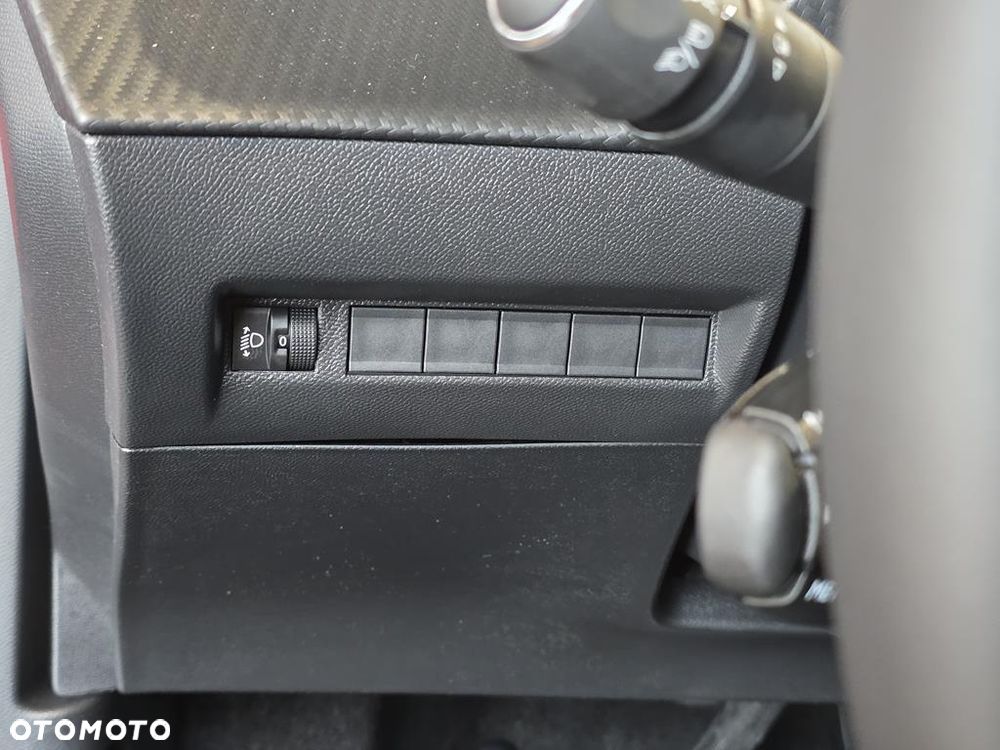 Peugeot 2008 PureTech mHEV Allure e-DCS6 - 15