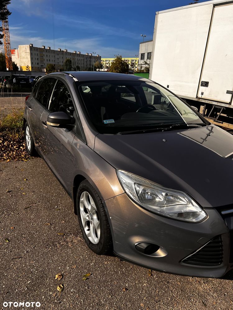 Ford Focus 1.6 Ambiente - 2