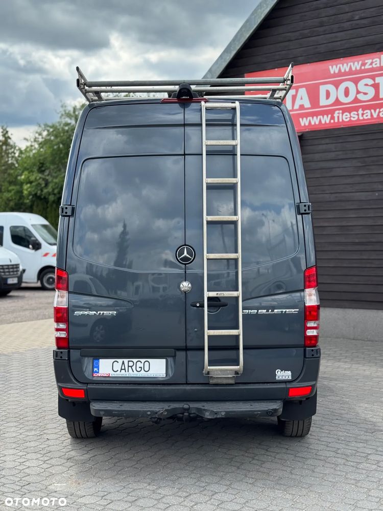 Mercedes-Benz SPRINTER 319 - 7