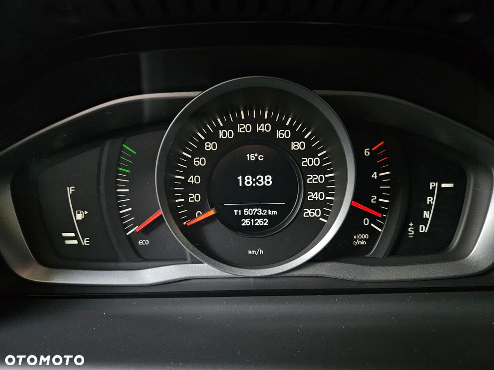 Volvo V70 D4 Geartronic Momentum - 16