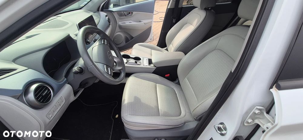 Hyundai Kona 64kWh Premium - 23