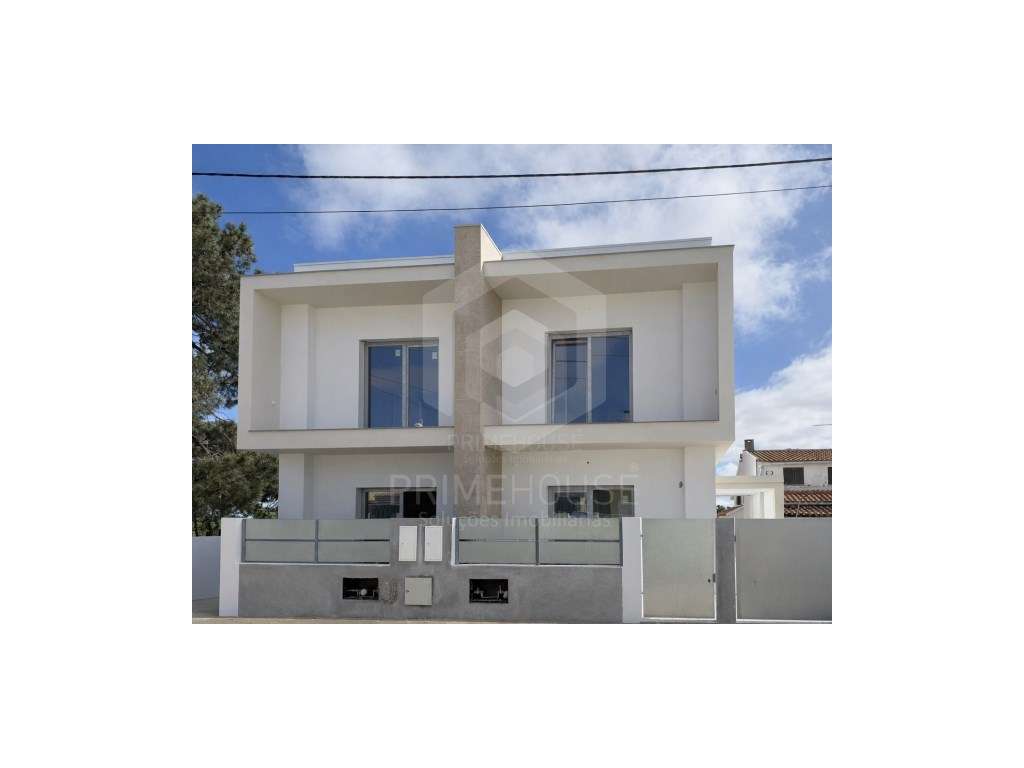Moradia Geminada T3 com 2 suites