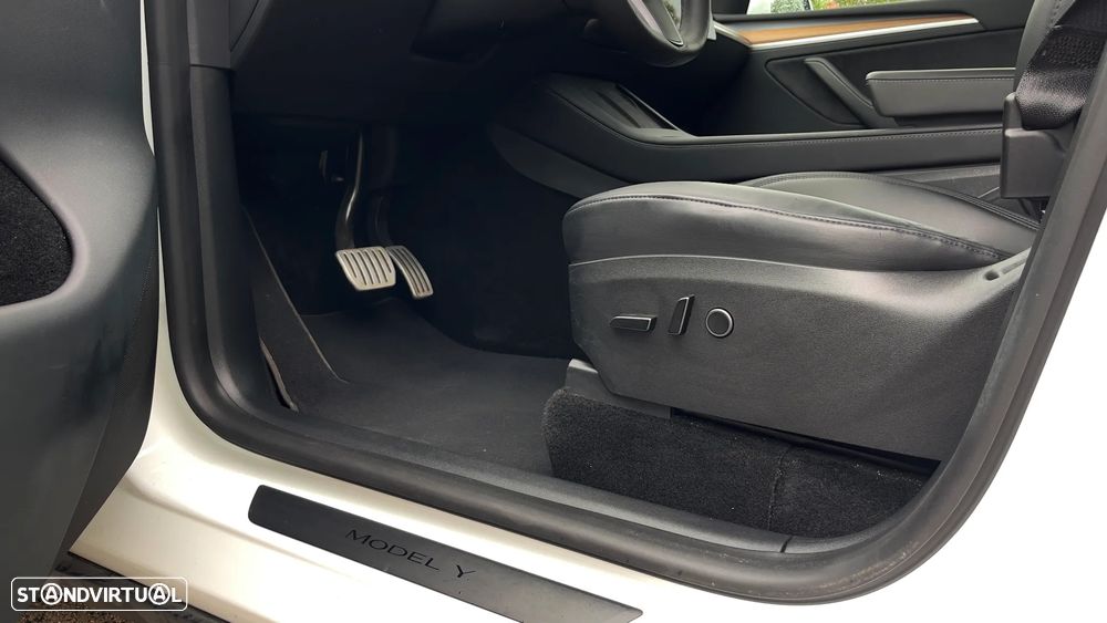 Tesla Model Y Performance Dual Motor AWD - 14