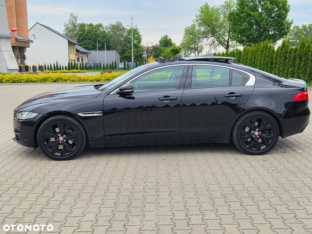 Jaguar XE 2.0 T Prestige - 5