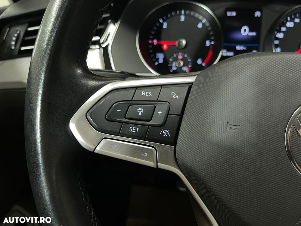 Volkswagen Passat 2.0 TDI Comfortline - 24