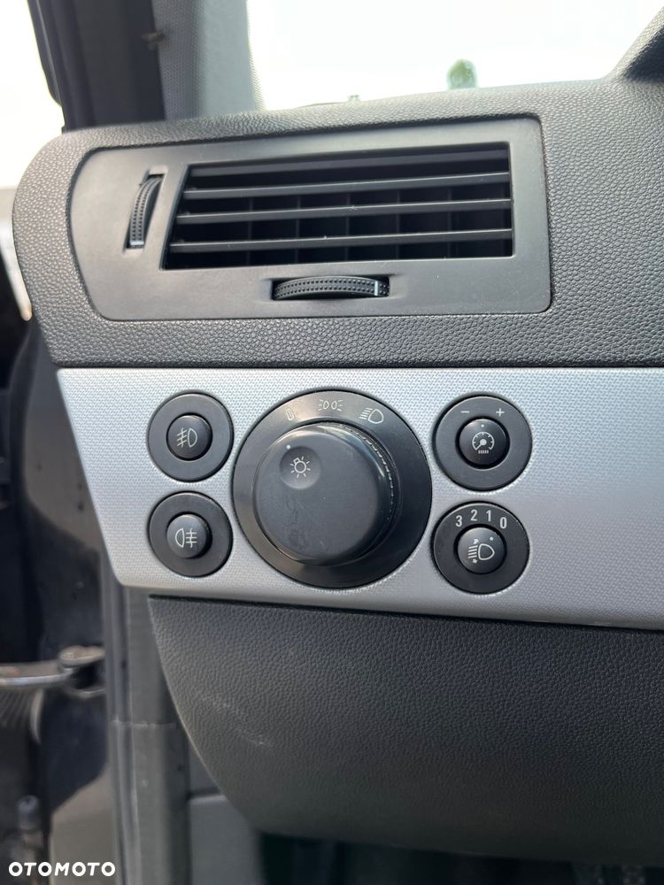 Opel Astra III 1.9 CDTI Cosmo - 35