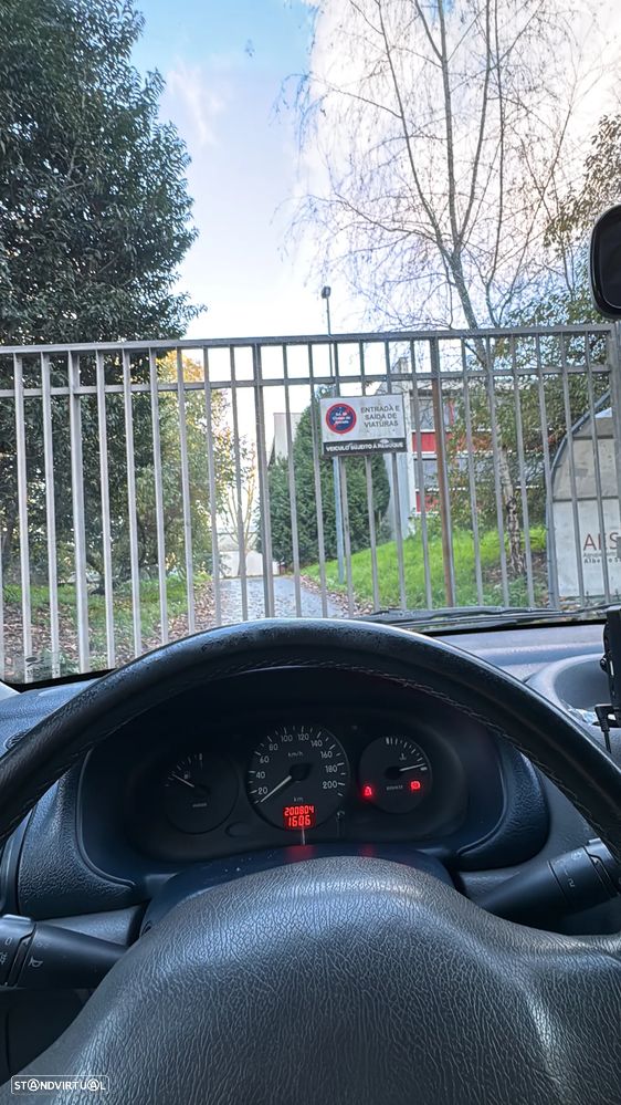 Renault Clio 1.9 D RN - 4