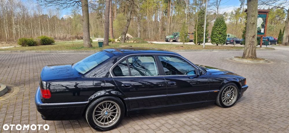 BMW Seria 7 740i - 4