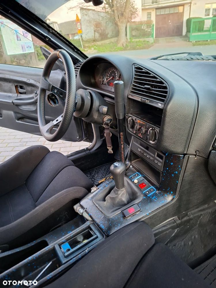 BMW Seria 3 325i - 6