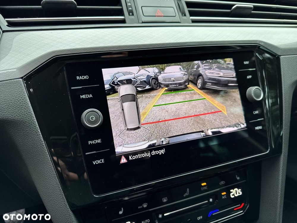 Volkswagen Passat - 32