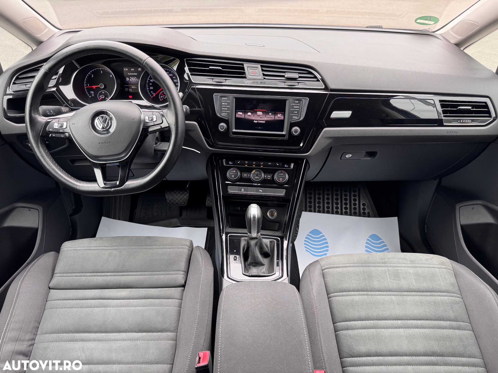 Volkswagen Touran 1.6 TDI DSG Highline - 10