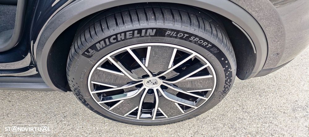 Porsche Macan Electric 4 - 21