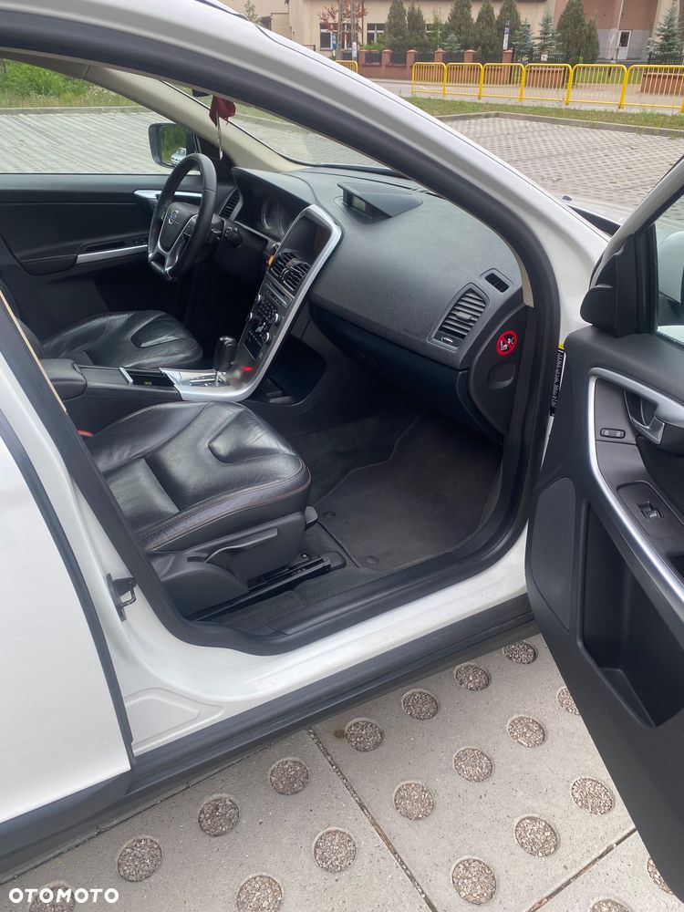 Volvo XC 60 D5 AWD Geartronic Summum - 6