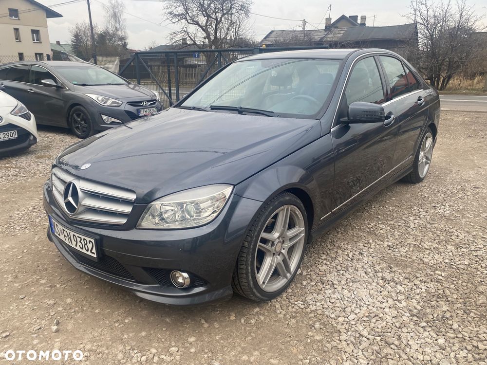 Mercedes-Benz Klasa C 180 CGI BlueEFFICIENCY Avantgarde - 33