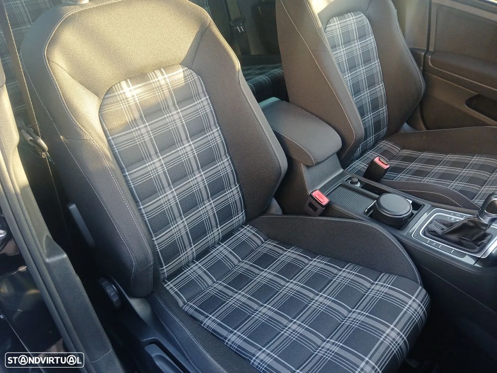 VW Golf 2.0 TDI GTD DSG - 23