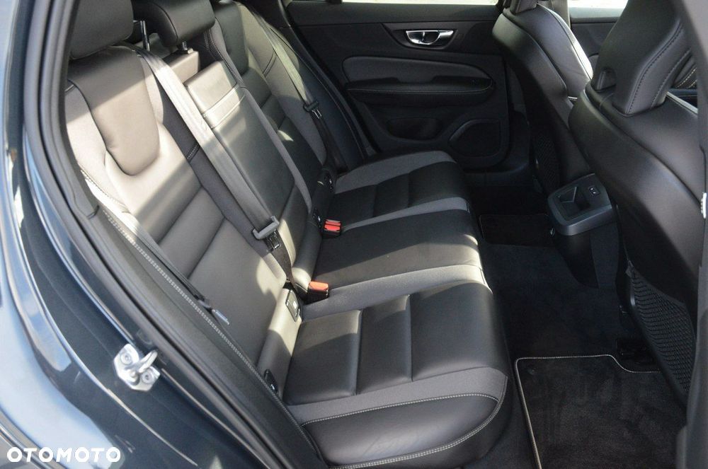 Volvo V60 T6 AWD Geartronic R-Design - 38