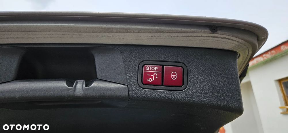Mercedes-Benz Klasa C 250 7G-TRONIC - 33