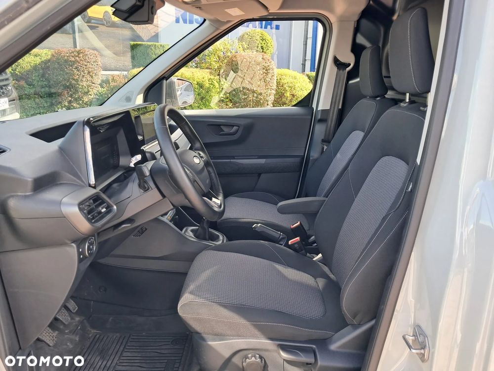 Ford Transit Courier - 17