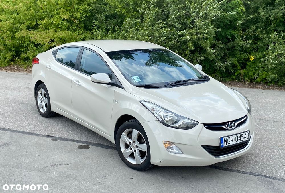 Hyundai Elantra - 1