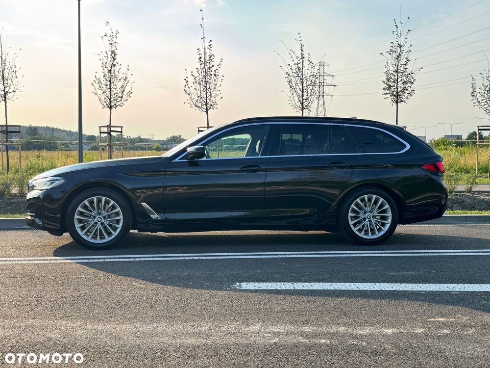 BMW Seria 5 530i xDrive mHEV - 13