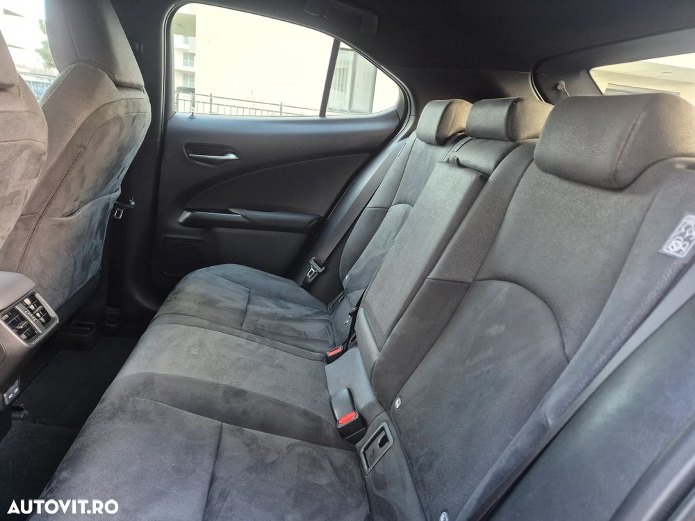 Lexus UX 250h Business Edition - 21