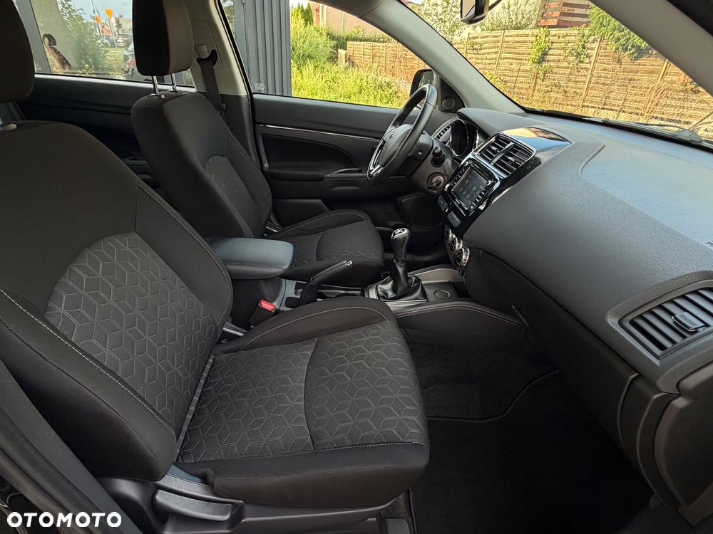 Mitsubishi ASX - 10